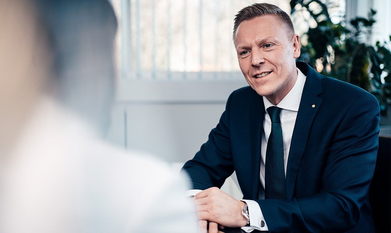 SPAETER Mitarbeiter im Kundengespräch